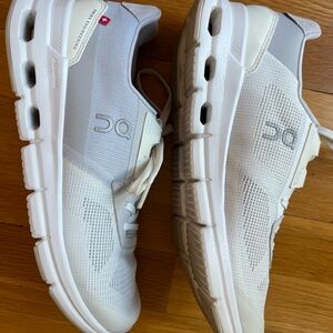 On Running, Women’s Cloudrift.  Undyed-White/Frost, Size 8